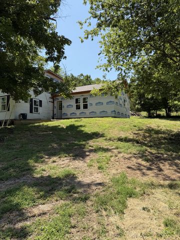 303 Little Creek Rd, Pleasant Shade, TN 37145