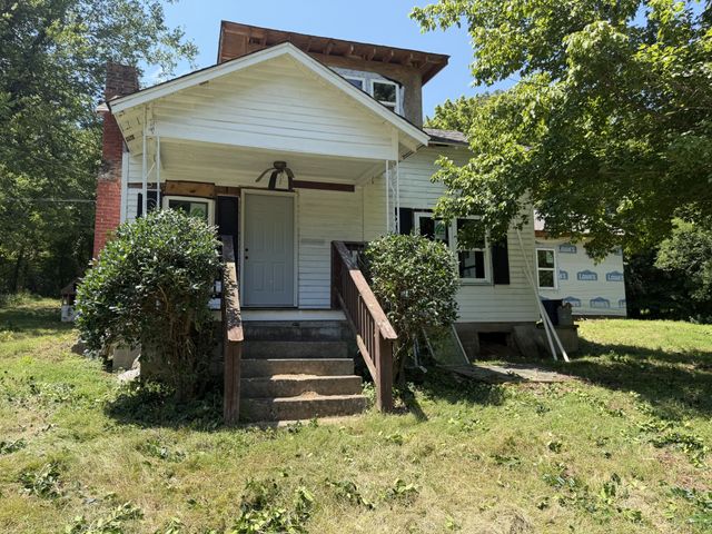 303 Little Creek Rd, Pleasant Shade, TN 37145