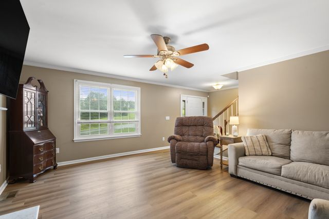 160 Lena Loop, Burns, TN 37029