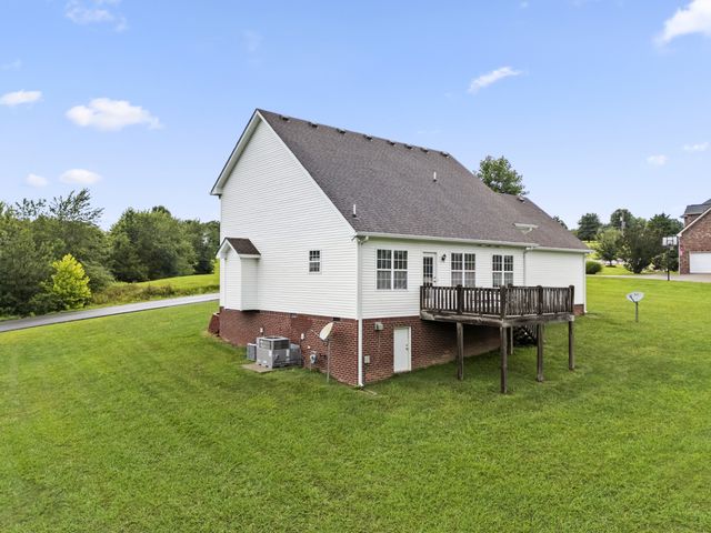 160 Lena Loop, Burns, TN 37029