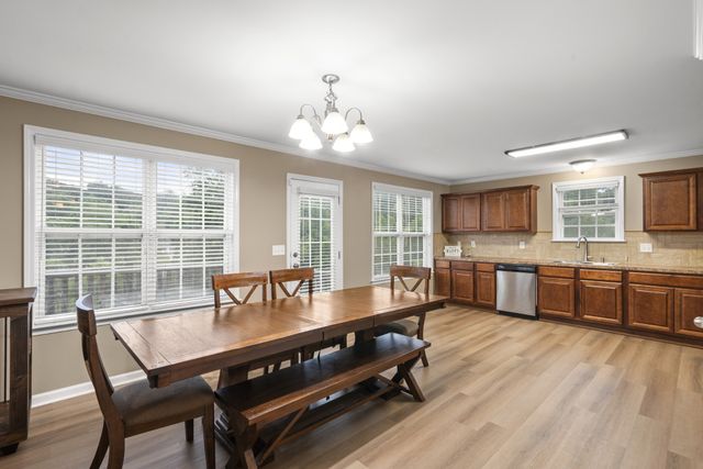 160 Lena Loop, Burns, TN 37029