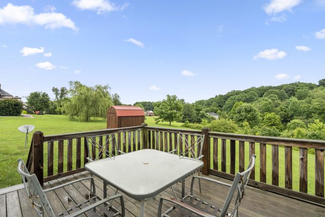 160 Lena Loop, Burns, TN 37029