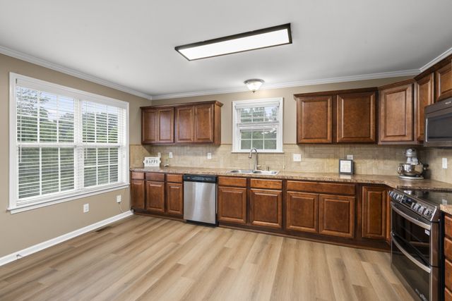 160 Lena Loop, Burns, TN 37029