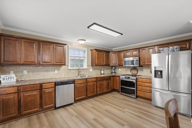 160 Lena Loop, Burns, TN 37029