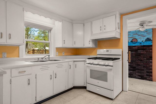 65 Mckinley Road, Portsmouth, NH 03801