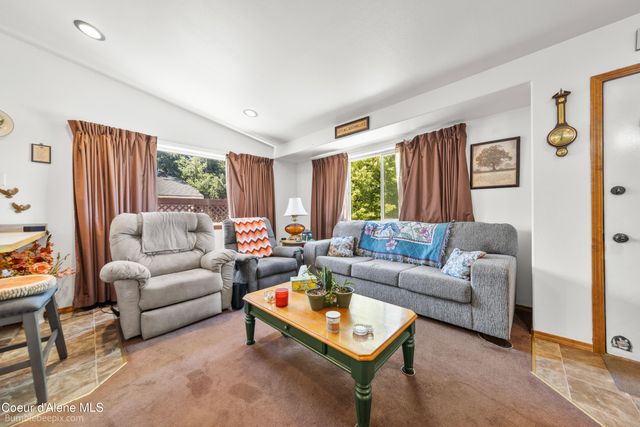 1704 E COEUR D ALENE AVE, Post Falls, ID 83854
