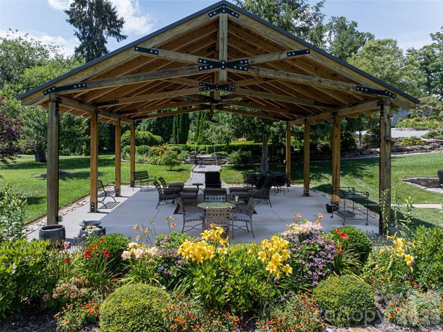 365 Sherwood Drive S, Flat Rock, NC 28731