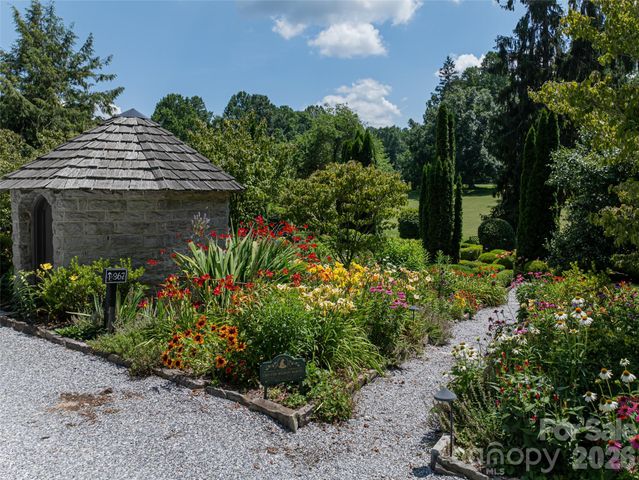 365 Sherwood Drive S, Flat Rock, NC 28731