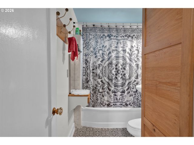 3390 BELL Ave, Eugene, OR 97402