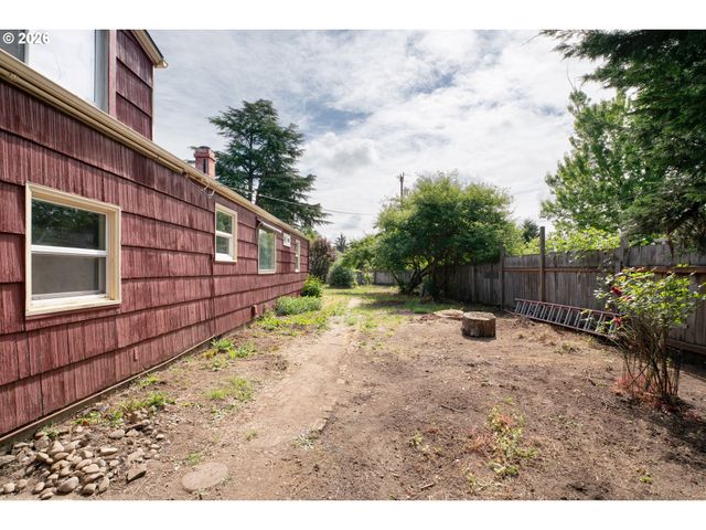 3390 BELL Ave, Eugene, OR 97402