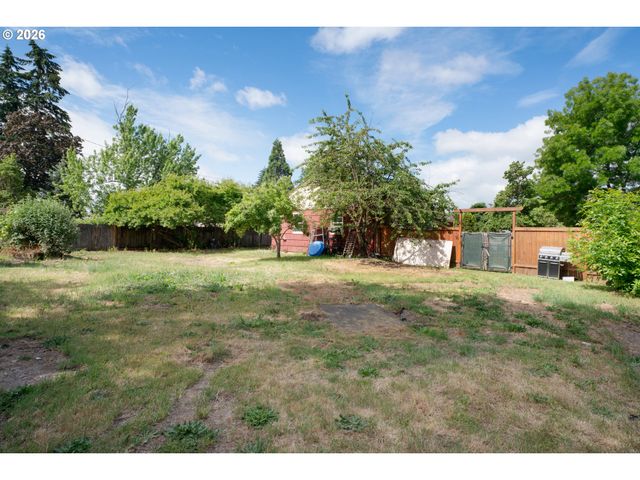3390 BELL Ave, Eugene, OR 97402