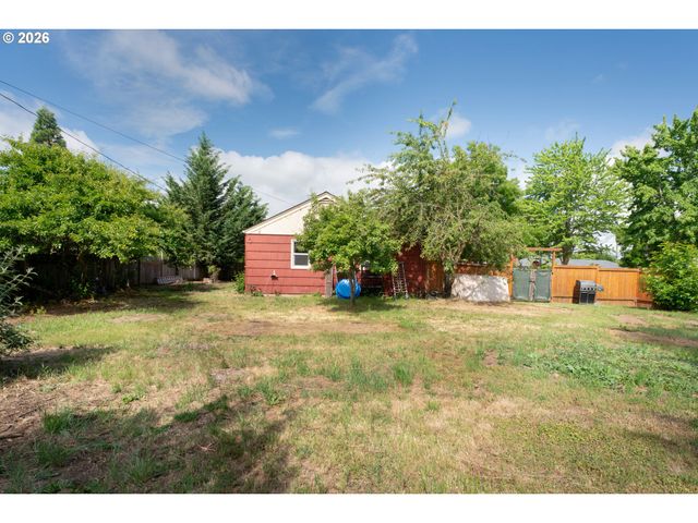 3390 BELL Ave, Eugene, OR 97402
