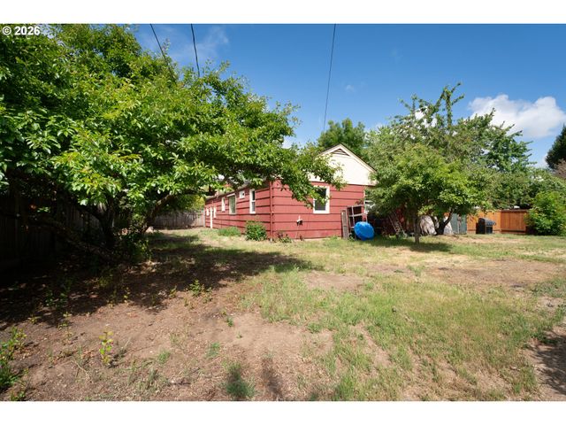 3390 BELL Ave, Eugene, OR 97402