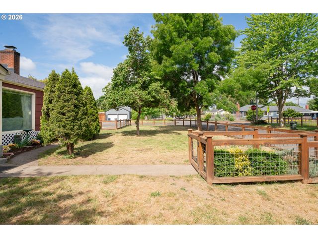 3390 BELL Ave, Eugene, OR 97402