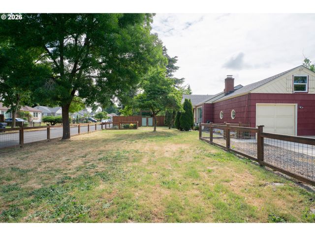 3390 BELL Ave, Eugene, OR 97402
