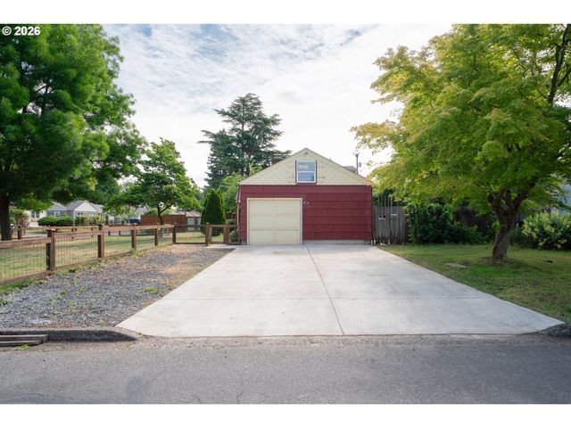 3390 BELL Ave, Eugene, OR 97402