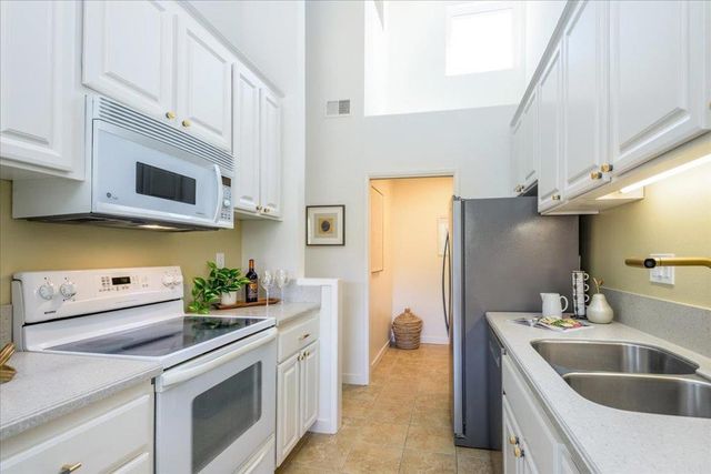 3366 Brittan Avenue 15, San Carlos, CA 94070