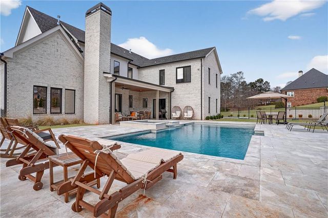 2445 Sunflower Drive, Hoschton, GA 30548