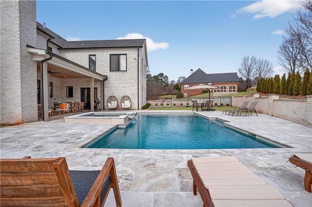 2445 Sunflower Drive, Hoschton, GA 30548