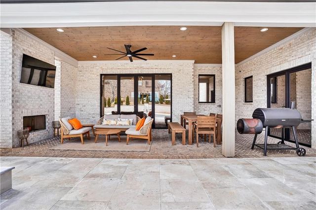 2445 Sunflower Drive, Hoschton, GA 30548