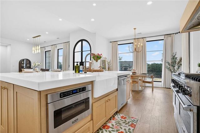 2445 Sunflower Drive, Hoschton, GA 30548