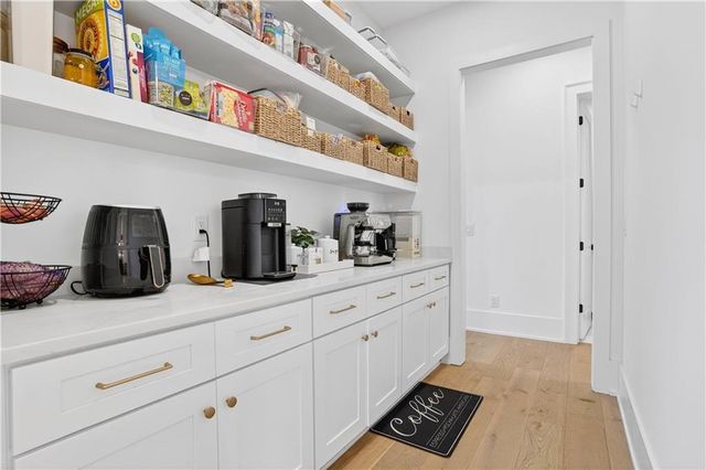 2445 Sunflower Drive, Hoschton, GA 30548