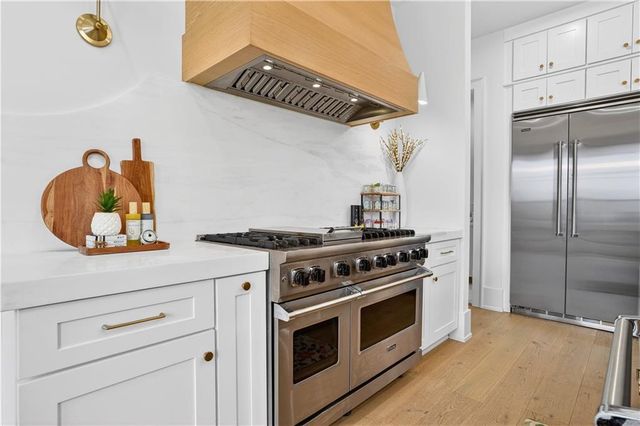 2445 Sunflower Drive, Hoschton, GA 30548