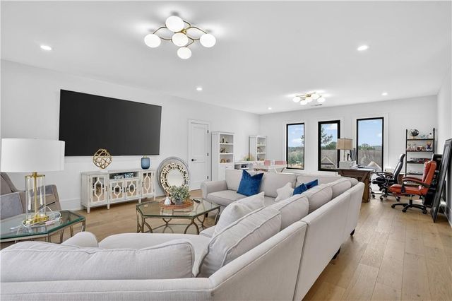 2445 Sunflower Drive, Hoschton, GA 30548