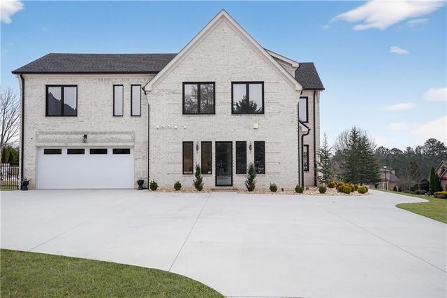 2445 Sunflower Drive, Hoschton, GA 30548