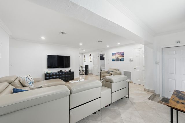 6271 Harding Street, Hollywood, FL 33024