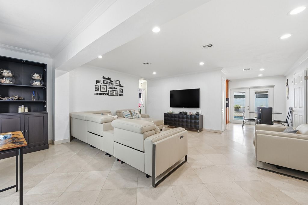 6271 Harding Street, Hollywood, FL 33024