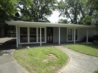1913 Claremoor Dr, Louisville, KY 40223
