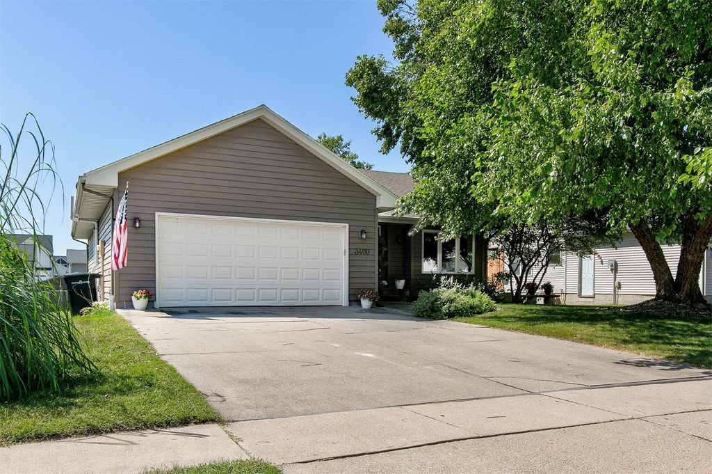 3400 Glenwood Drive, West Des Moines, IA 50265