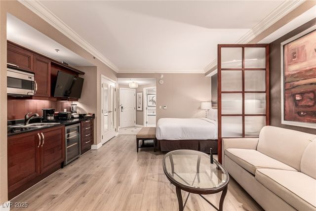 135 East Harmon Avenue 915, Las Vegas, NV 89109