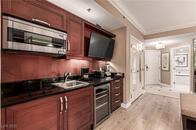 135 East Harmon Avenue 915, Las Vegas, NV 89109