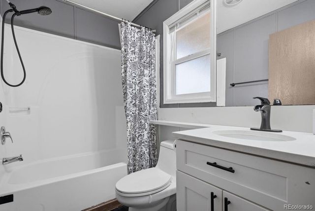15814 colfax ave, Aurora, CO 80011