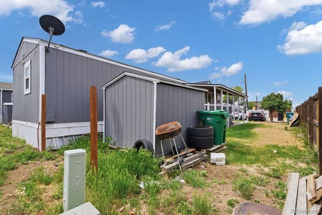 15814 colfax ave, Aurora, CO 80011