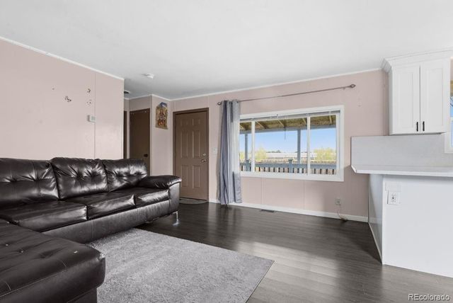 15814 colfax ave, Aurora, CO 80011