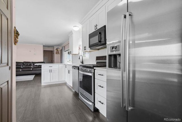15814 colfax ave, Aurora, CO 80011