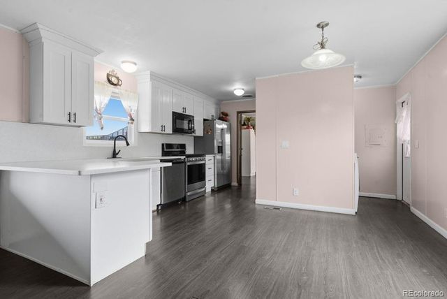15814 colfax ave, Aurora, CO 80011
