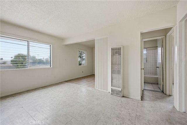 5914 S Hoover, Los Angeles, CA 90044