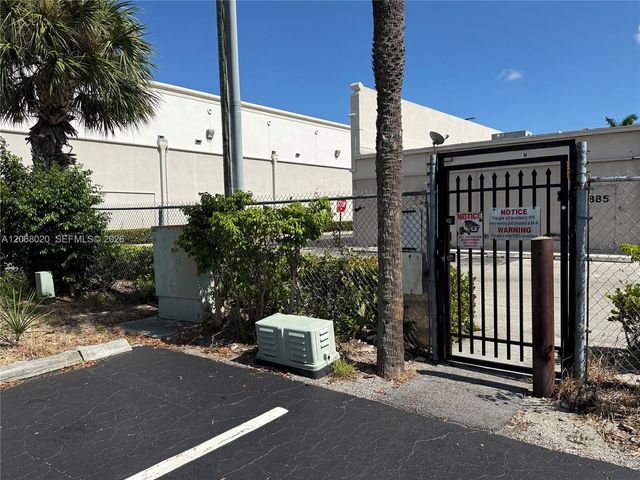 5168 NE 6th Avenue 407, Oakland Park, FL 33334