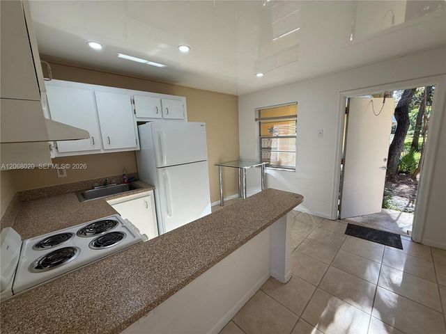 5168 NE 6th Avenue 407, Oakland Park, FL 33334
