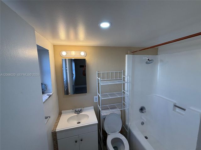 5168 NE 6th Avenue 407, Oakland Park, FL 33334