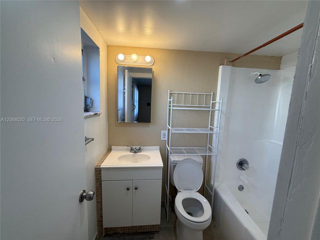 5168 NE 6th Avenue 407, Oakland Park, FL 33334