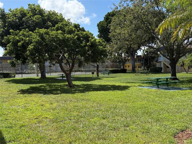 5168 NE 6th Avenue 407, Oakland Park, FL 33334