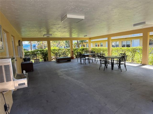 5168 NE 6th Avenue 407, Oakland Park, FL 33334