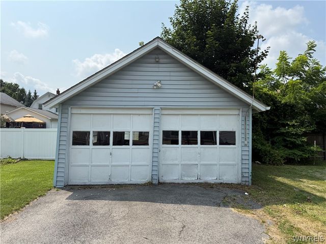 216 79th Street, Niagara Falls, NY 14304
