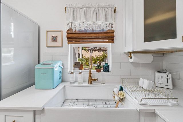 423 W Ocean Avenue, Lantana, FL 33462