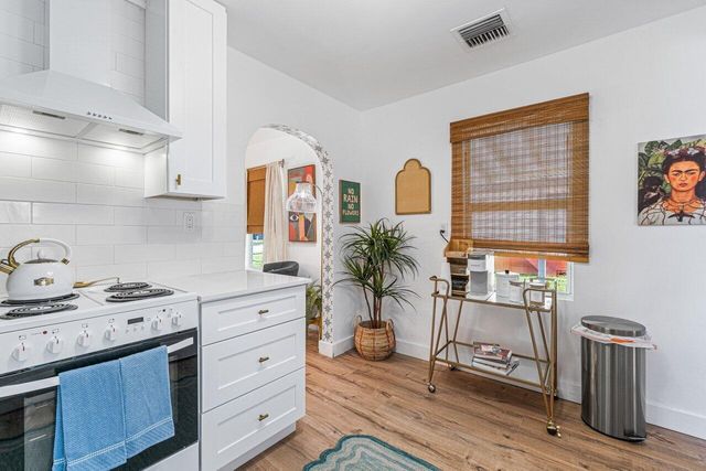 423 W Ocean Avenue, Lantana, FL 33462